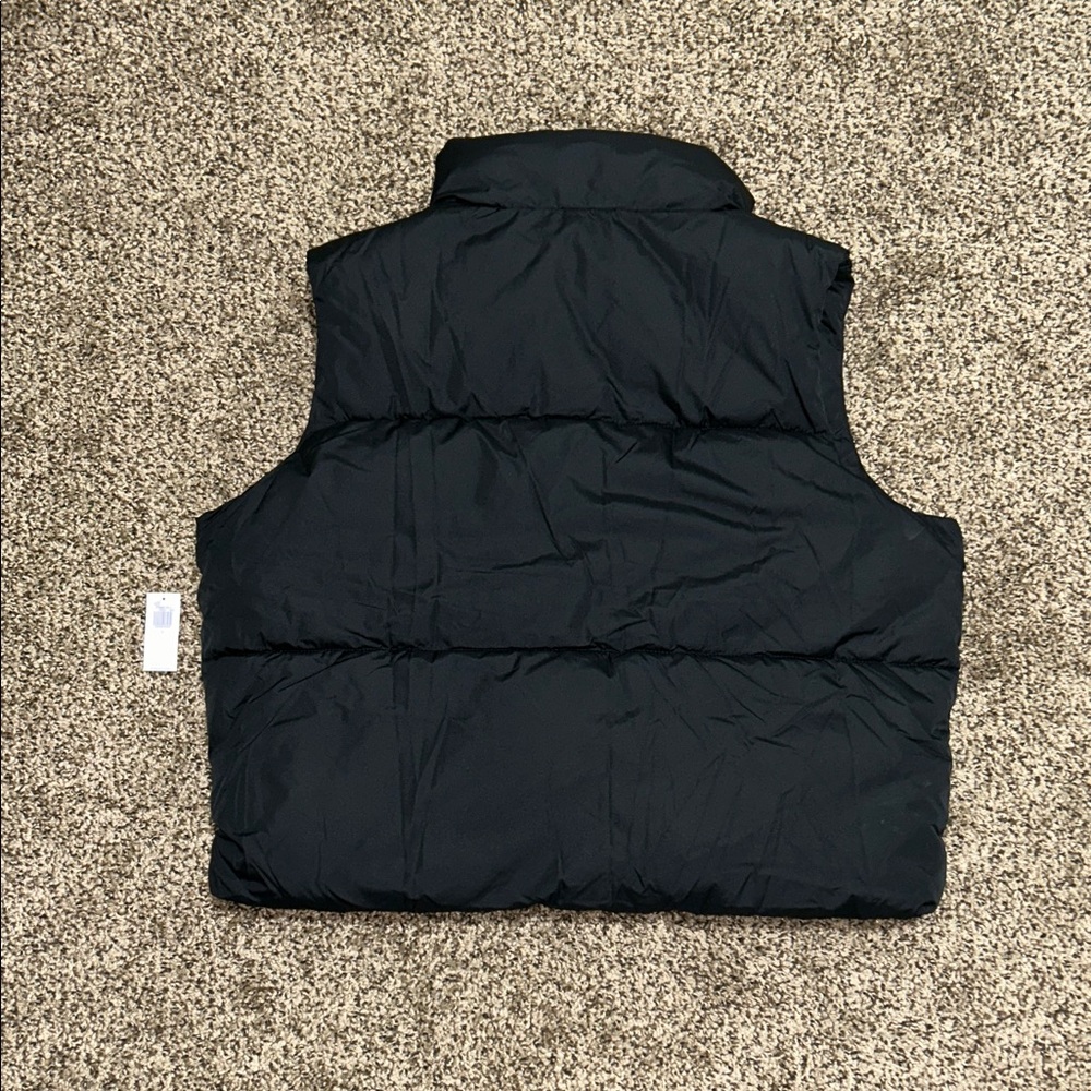 Old Navy Cropped Black Puffer Vest - Picture 2 of 3